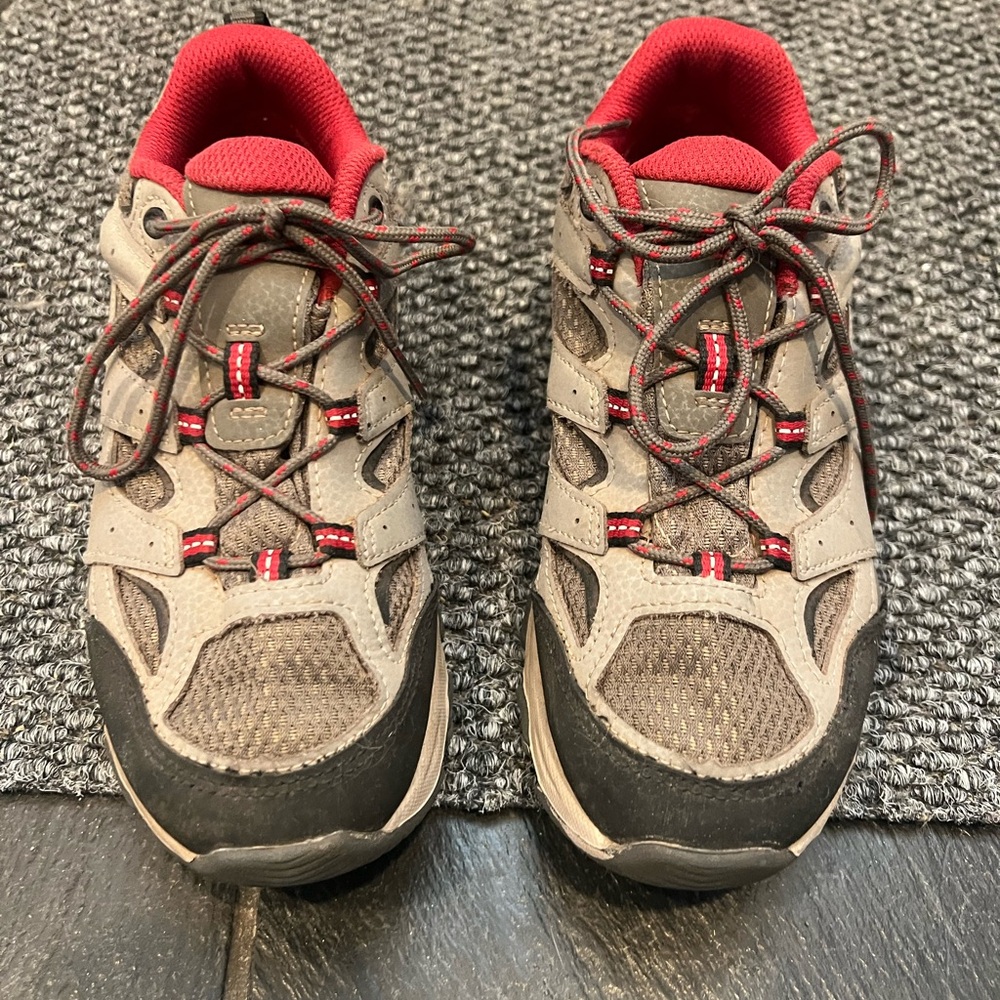 Kids Merrell hiking shoes size 4